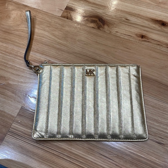 Michael Kors medium Panel Quilted pouch wristlet gold zip top - Picture 1 of 9